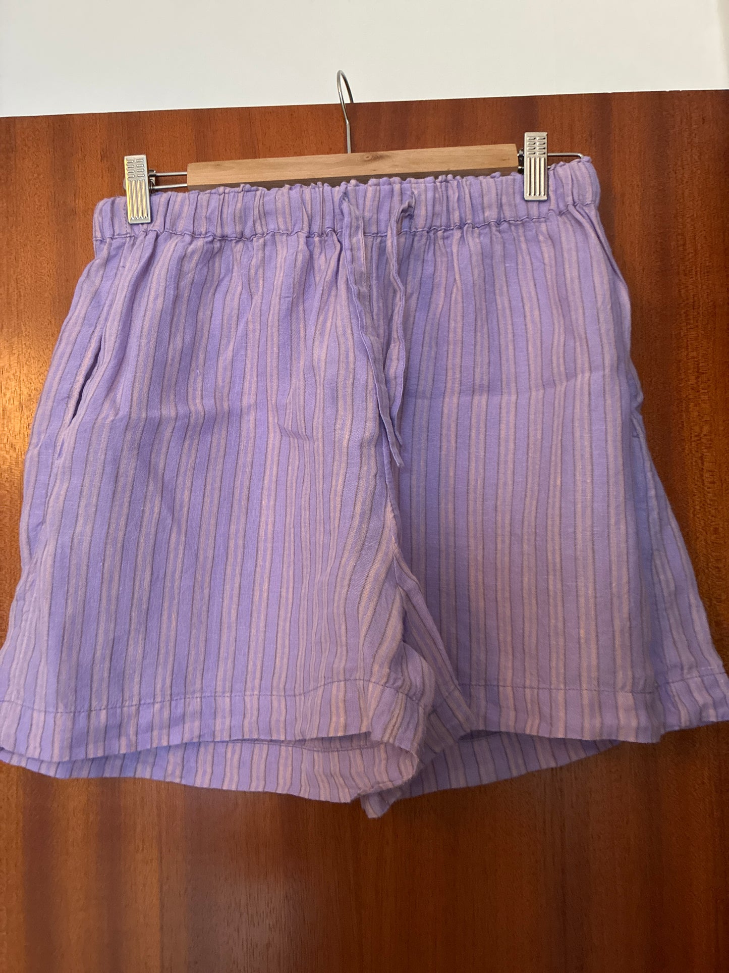 Pantalón de rayas lila