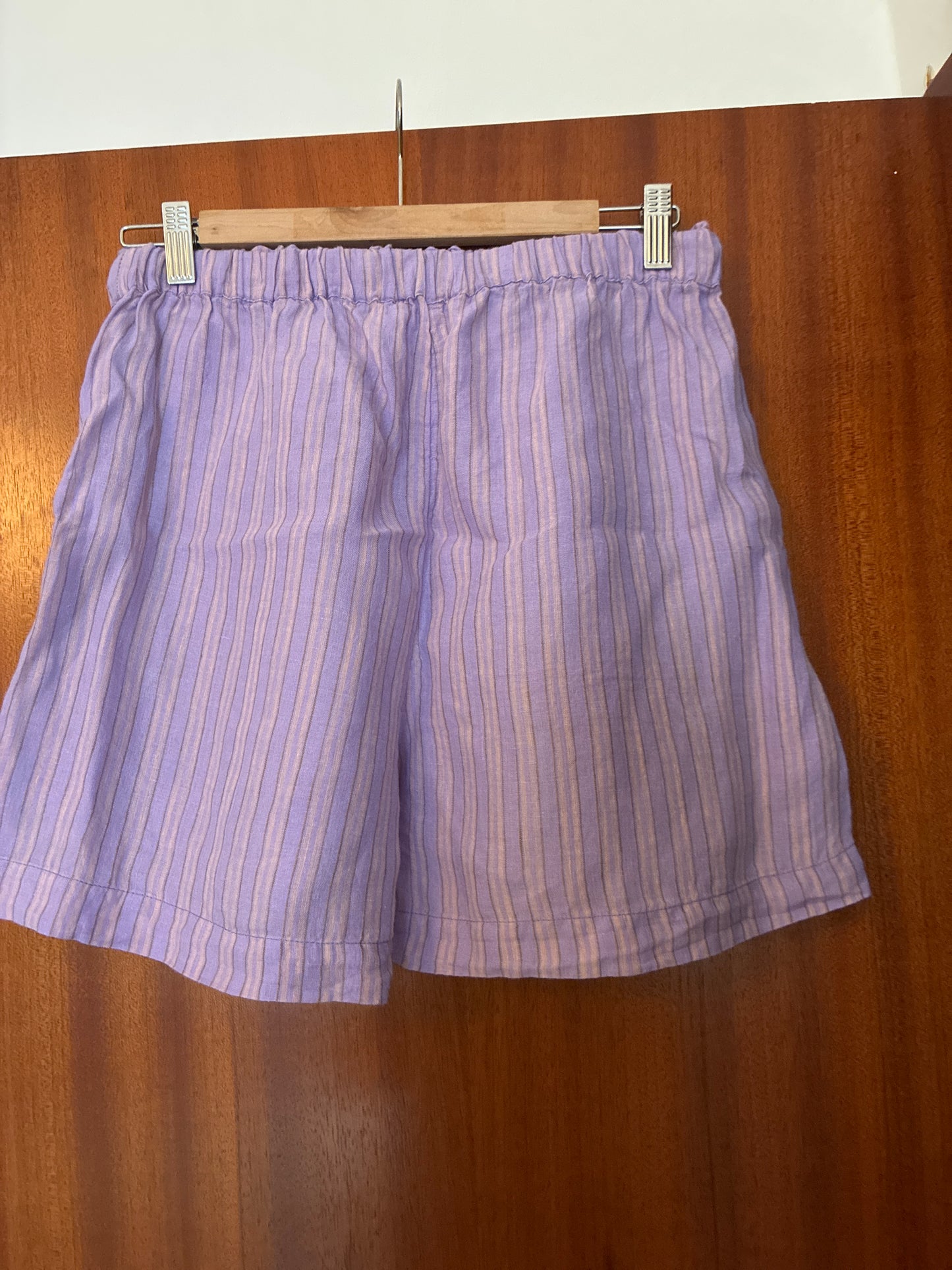 Pantalón de rayas lila