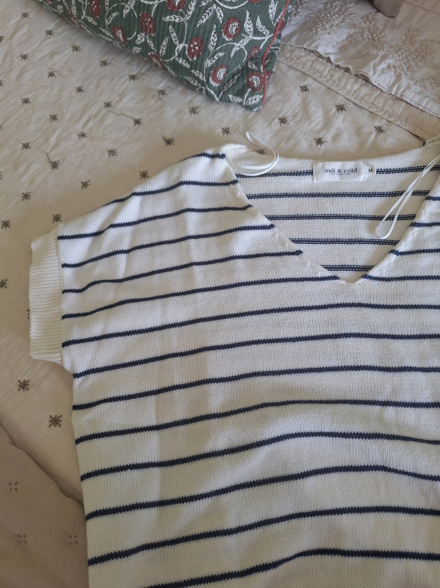 Short-sleeve sweater
