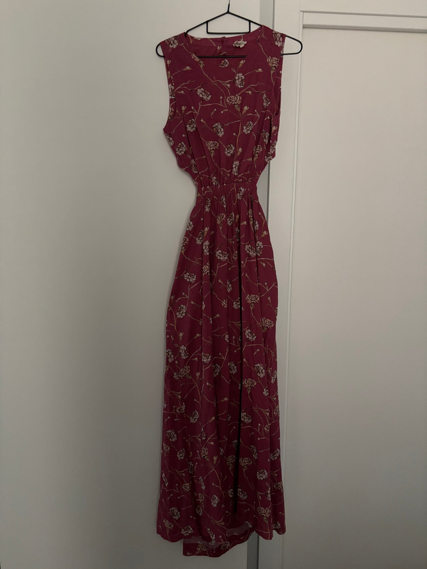 VESTIDO CON ESPALDA DESCUBIERTA