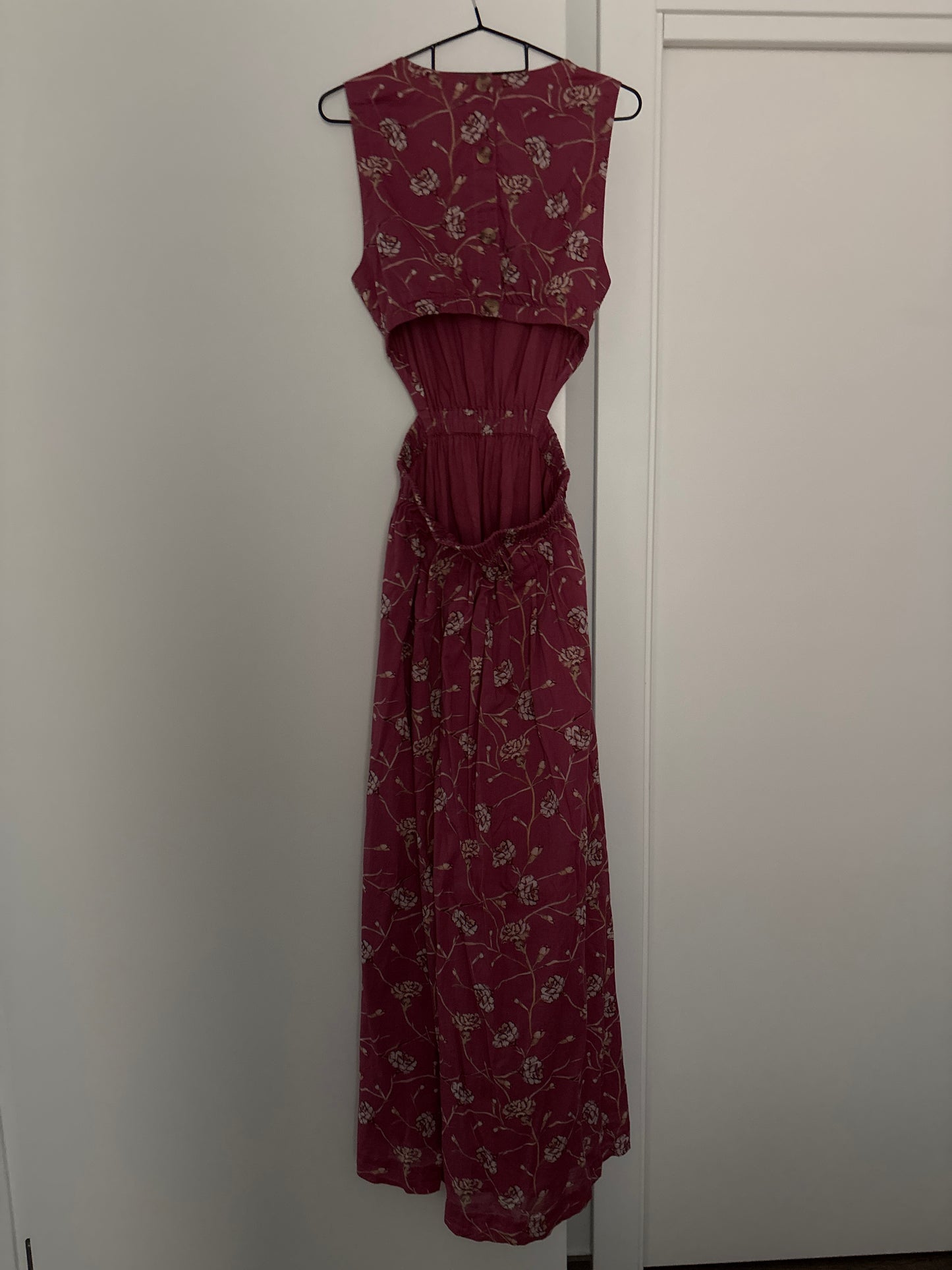VESTIDO CON ESPALDA DESCUBIERTA