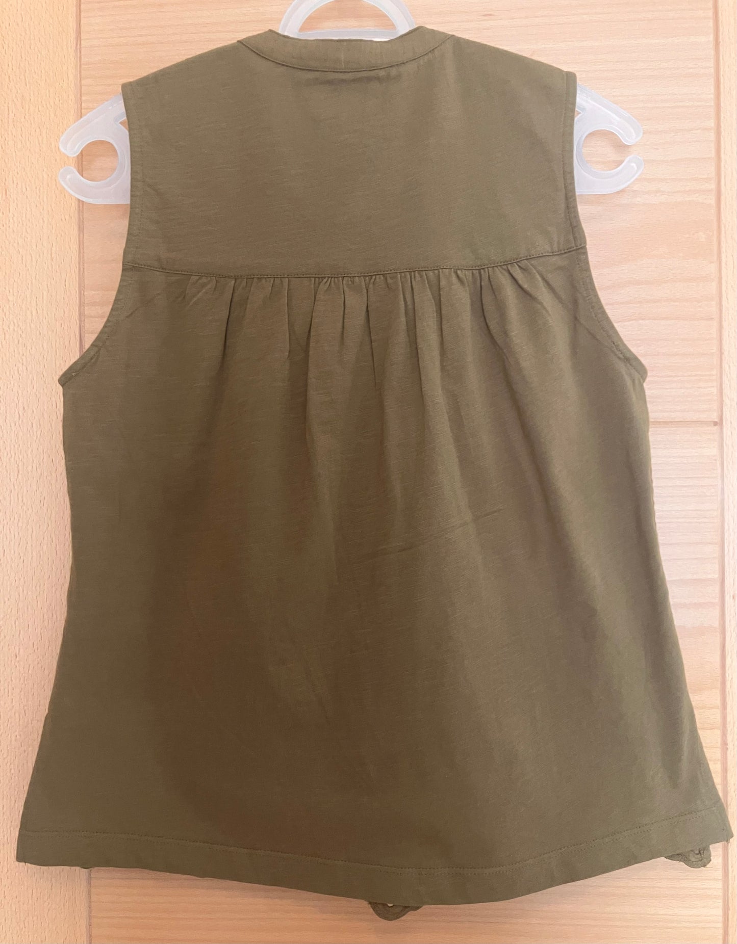 T-shirt/chemise sans manches romantique à broderies