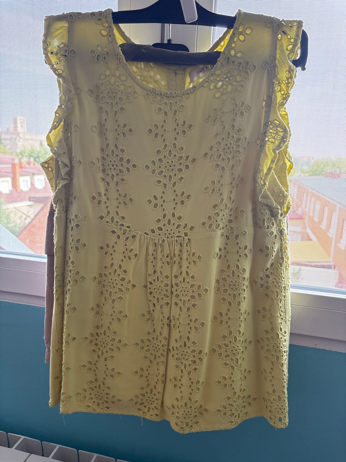 Top amarillo