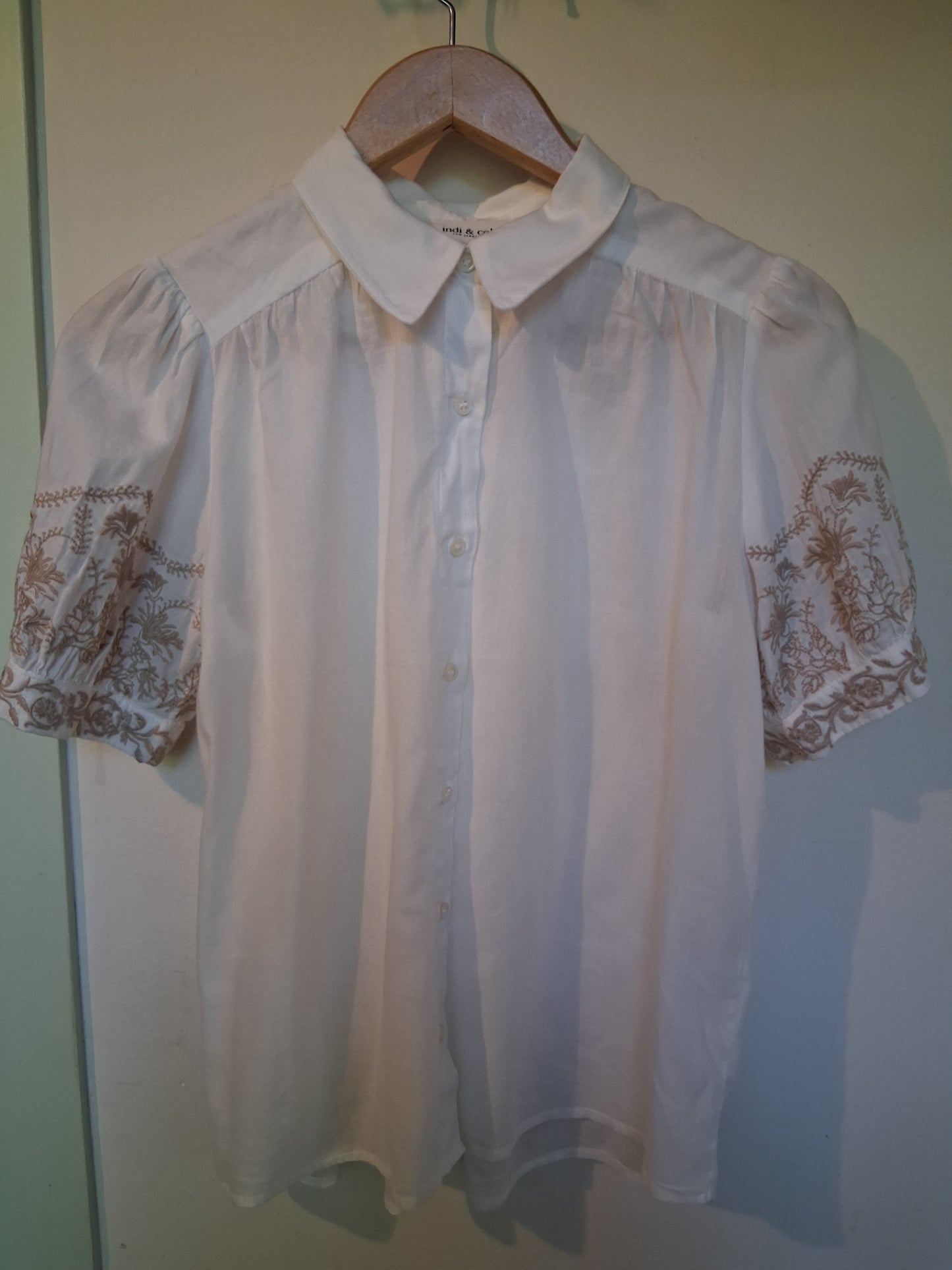 Chemise blanche brodée