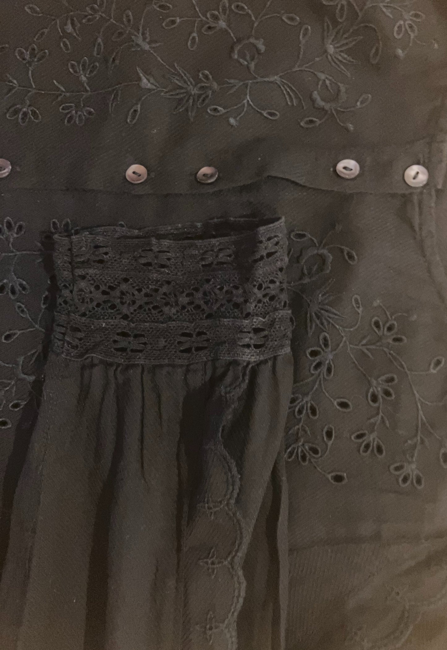 Camisa negra bordados