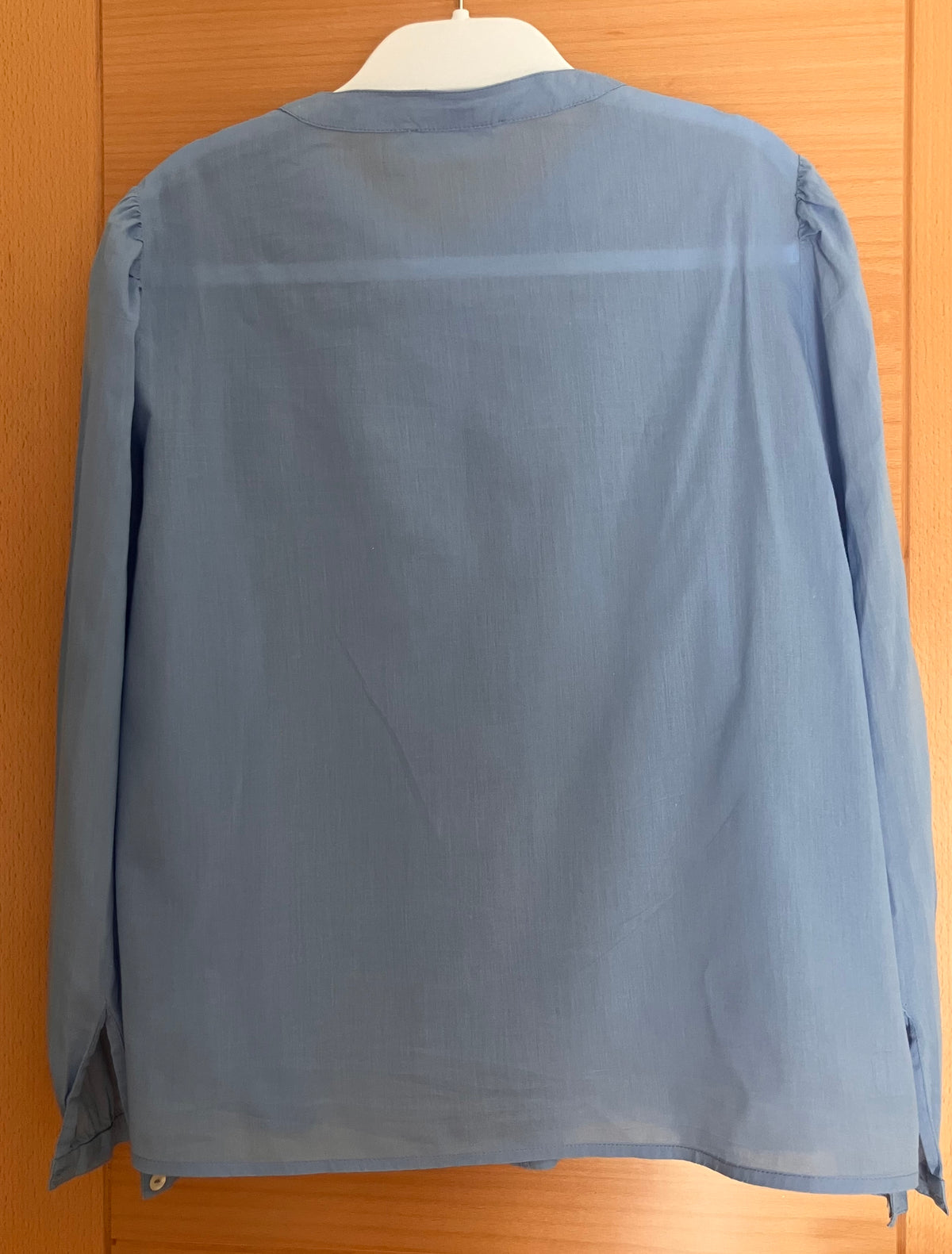 Chemise bleue ajourée
