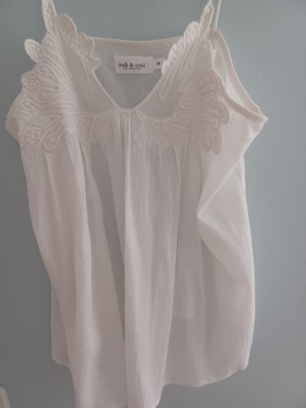 EMBROIDERED TOP