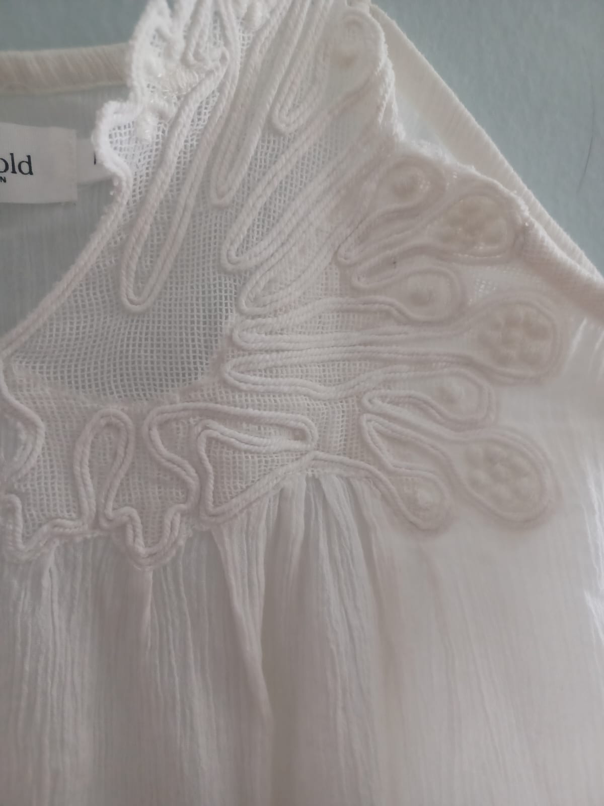 EMBROIDERED TOP
