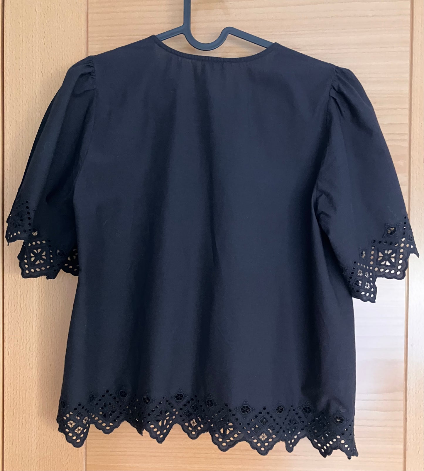 Black short-sleeved shirt