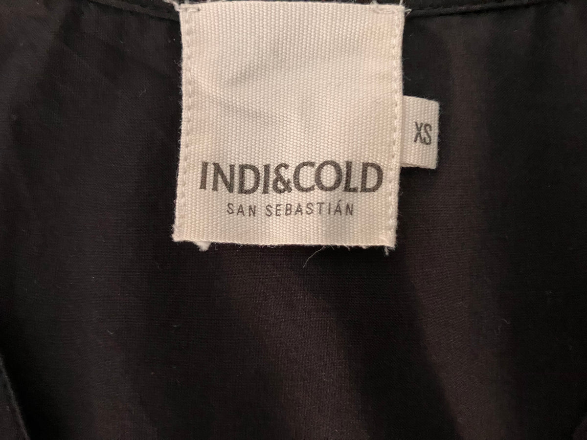 Black short-sleeved shirt