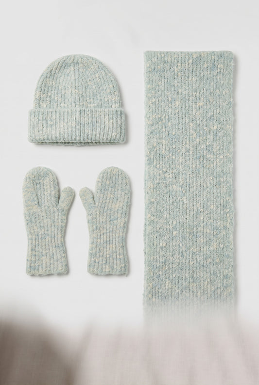 Ensemble en laine bonnet, gants et écharpe