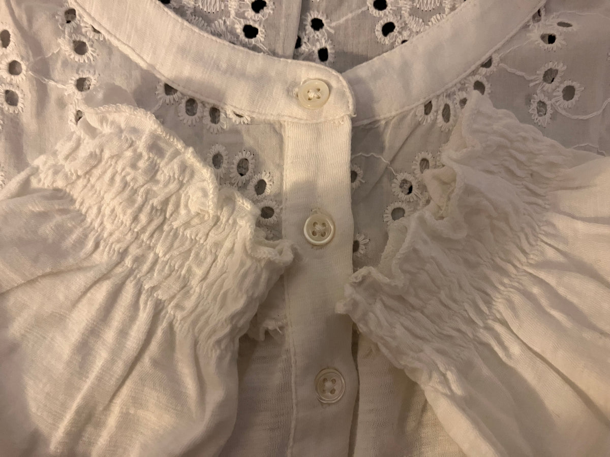 T-shirt blanc à manches longues ajouré