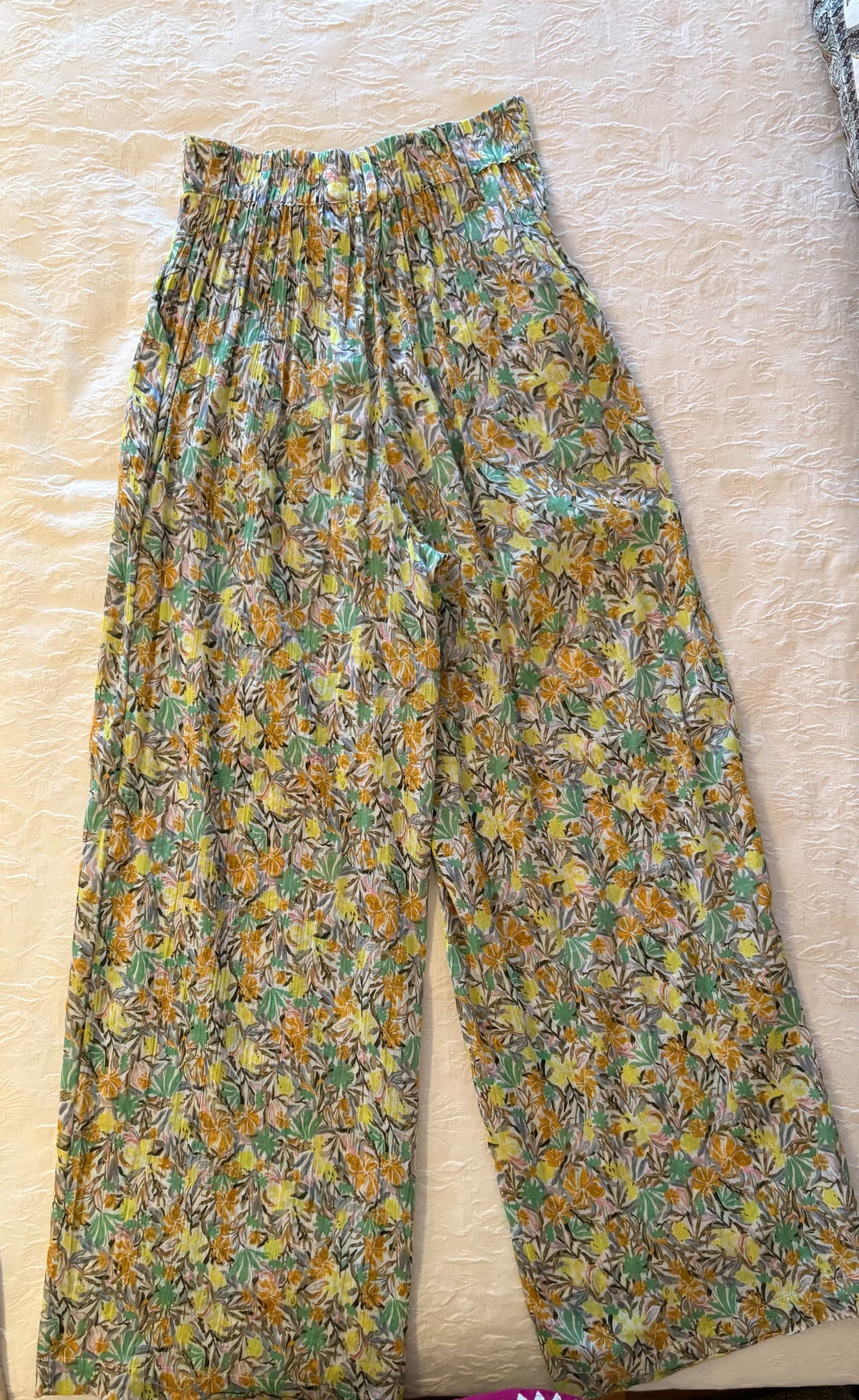 Ensemble blouse et pantalon à fleurs