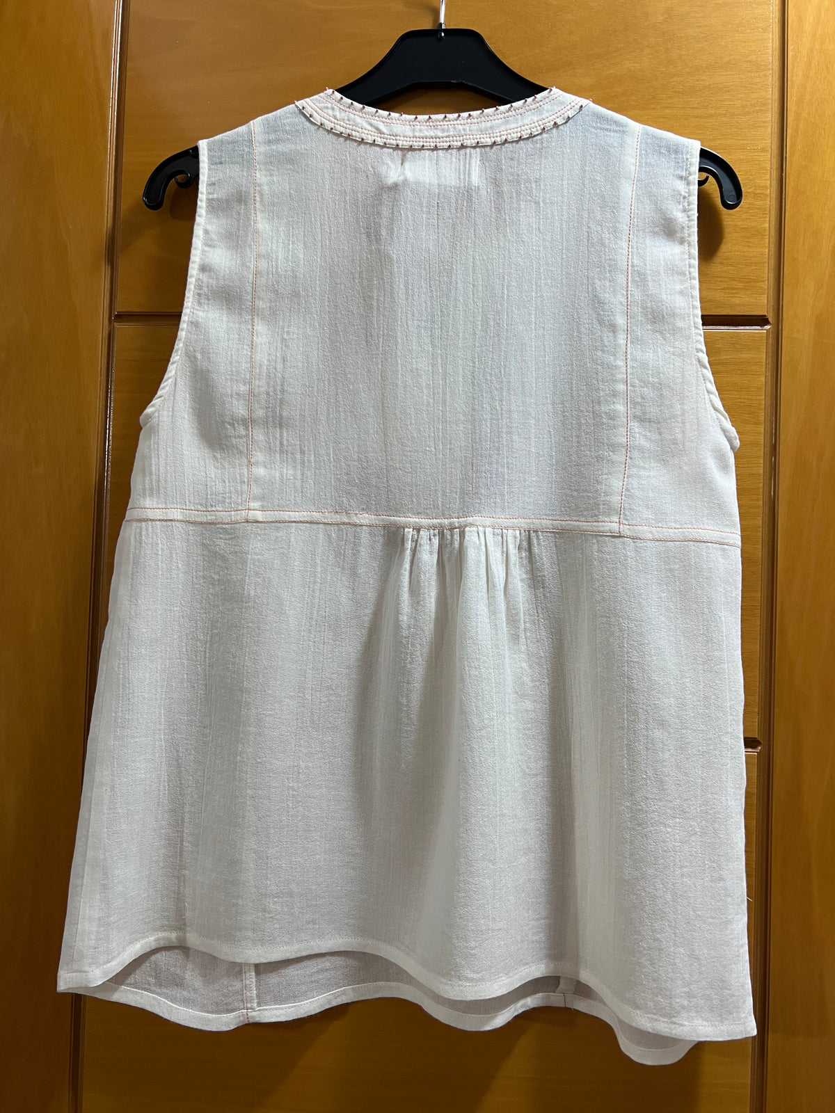 Top crema bordados, talla S