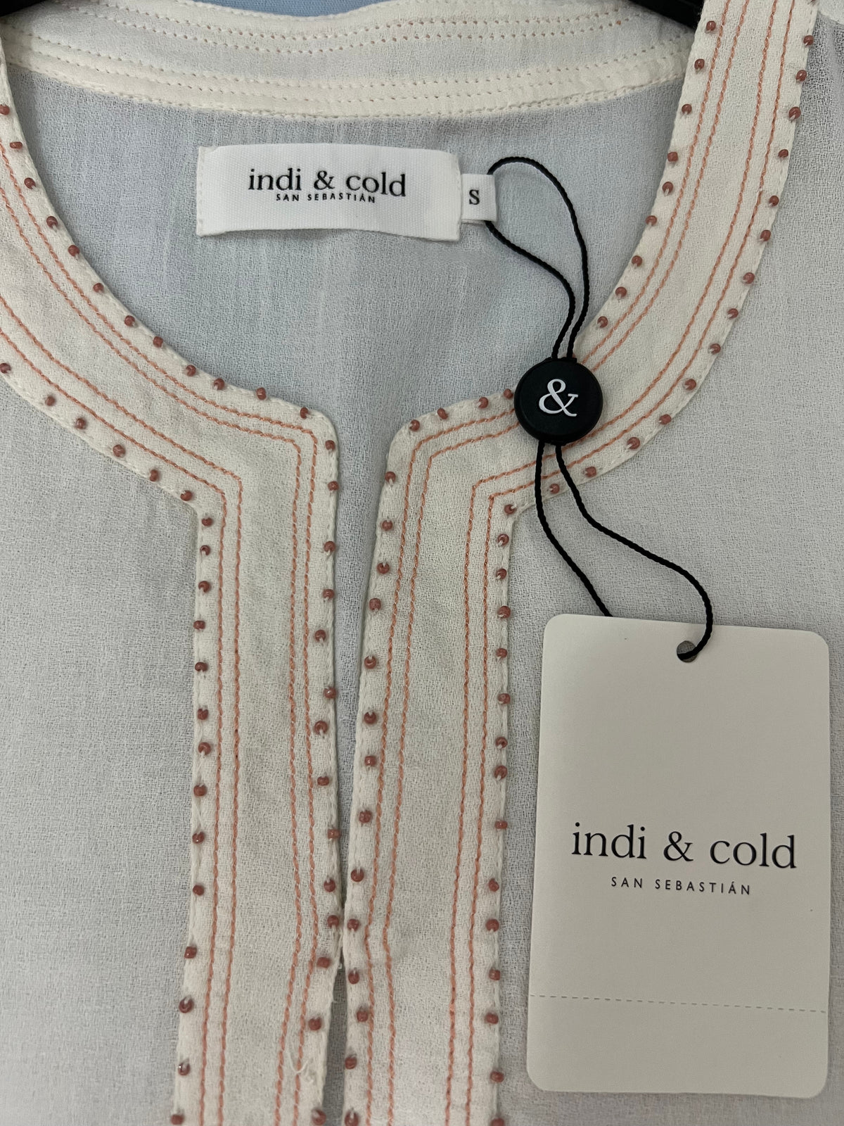 Top crema bordados, talla S