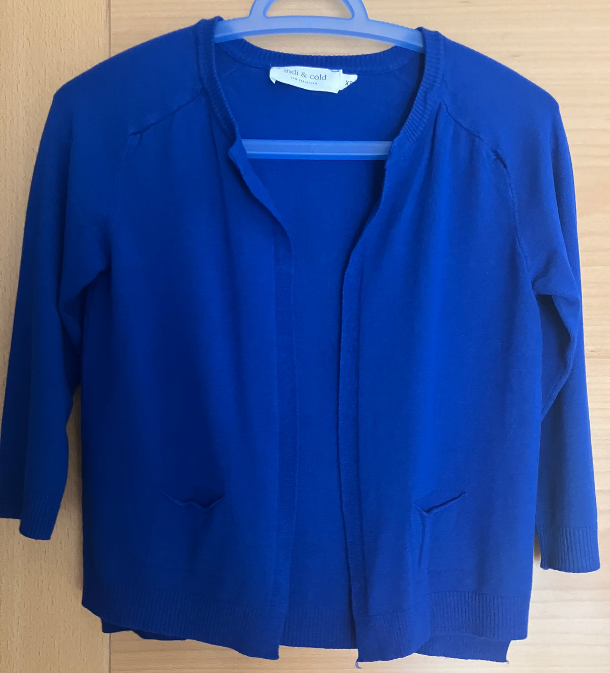 Light blue summer jacket with three-quarter sleeves