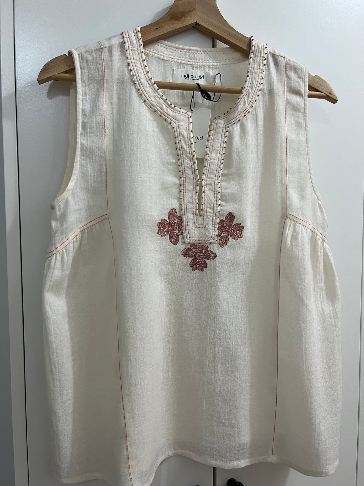 Top crema bordados, talla S