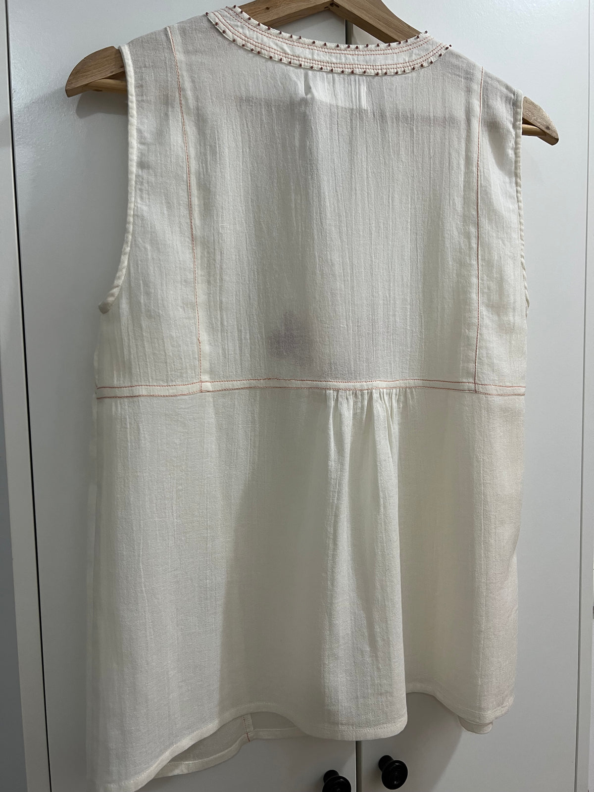 Top crema bordados, talla S