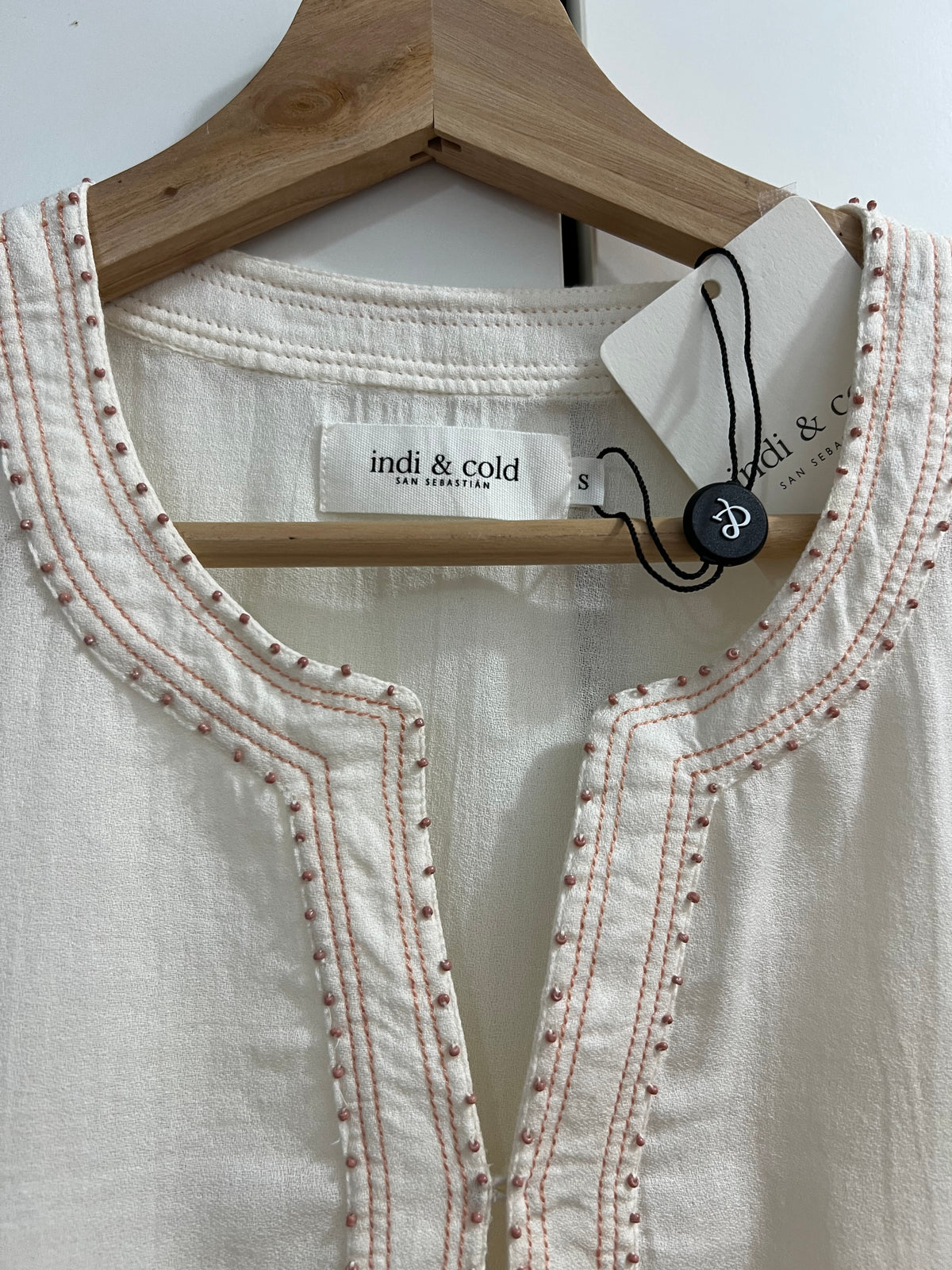 Top crema bordados, talla S