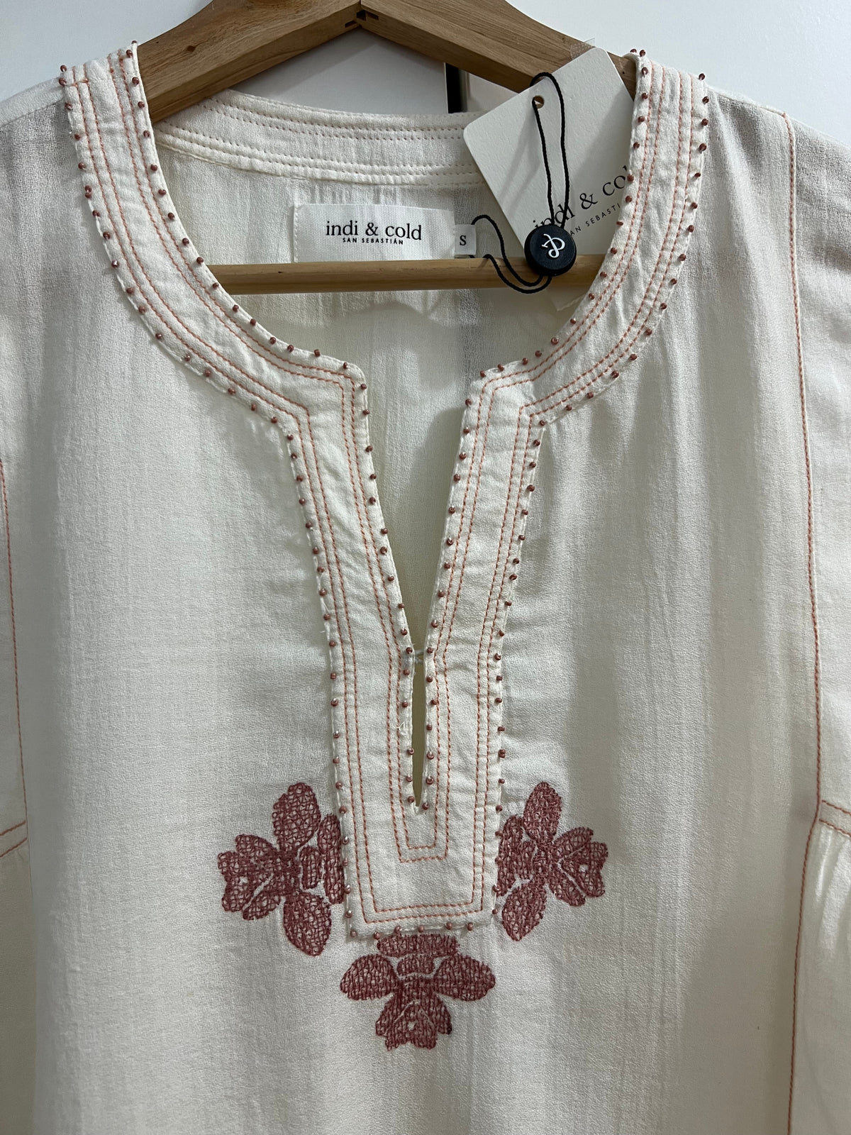 Top crema bordados, talla S