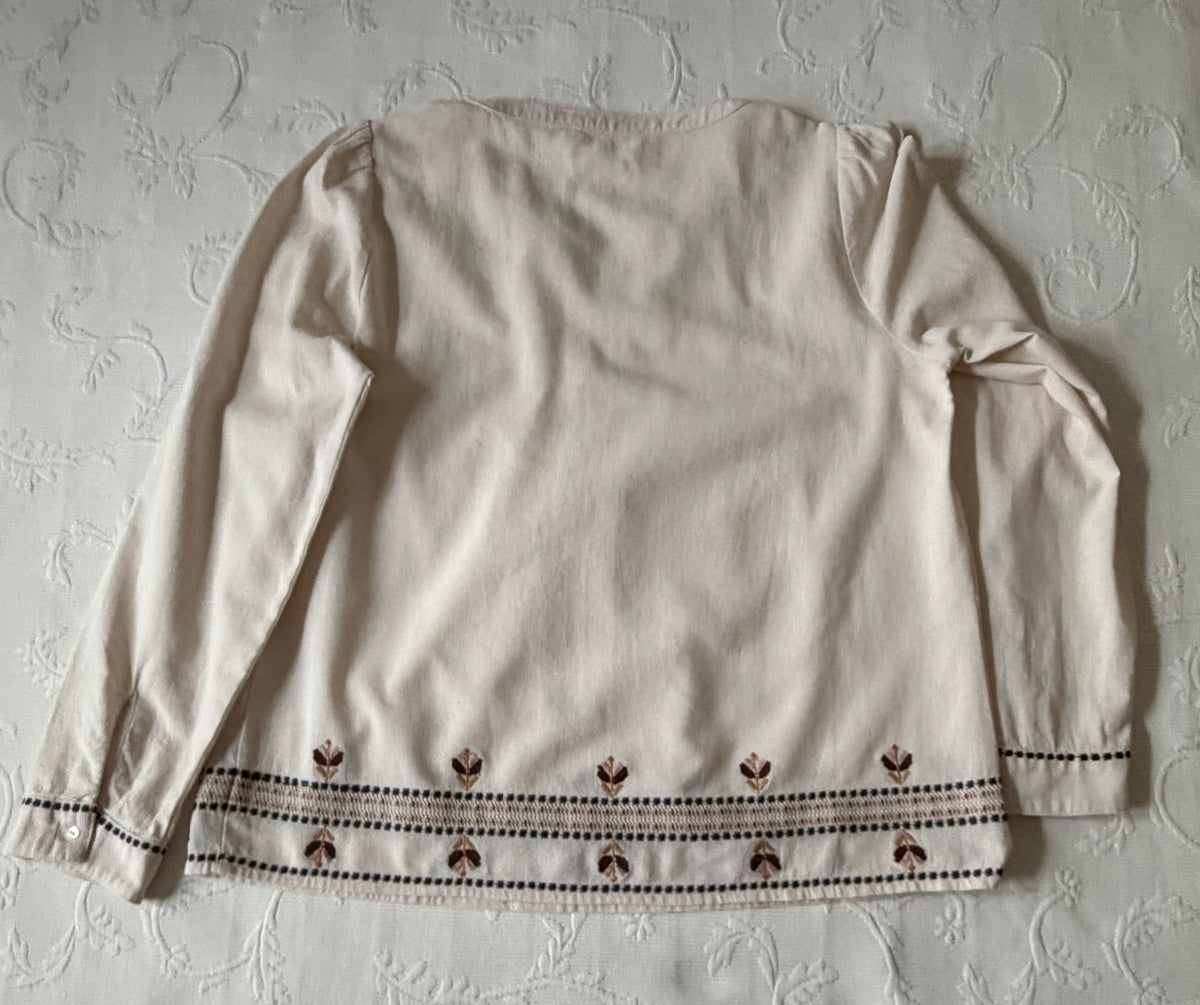 Blouse with embroidery at the hem
