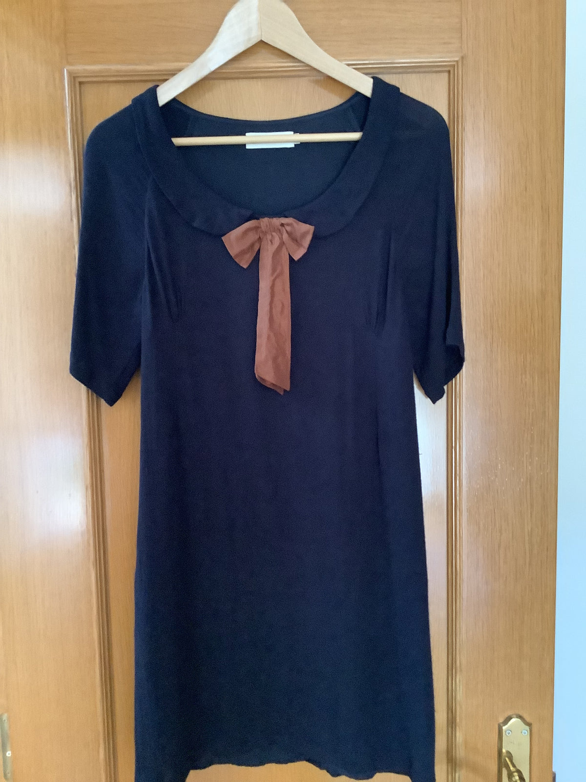 Vestido corto manga corta lazo