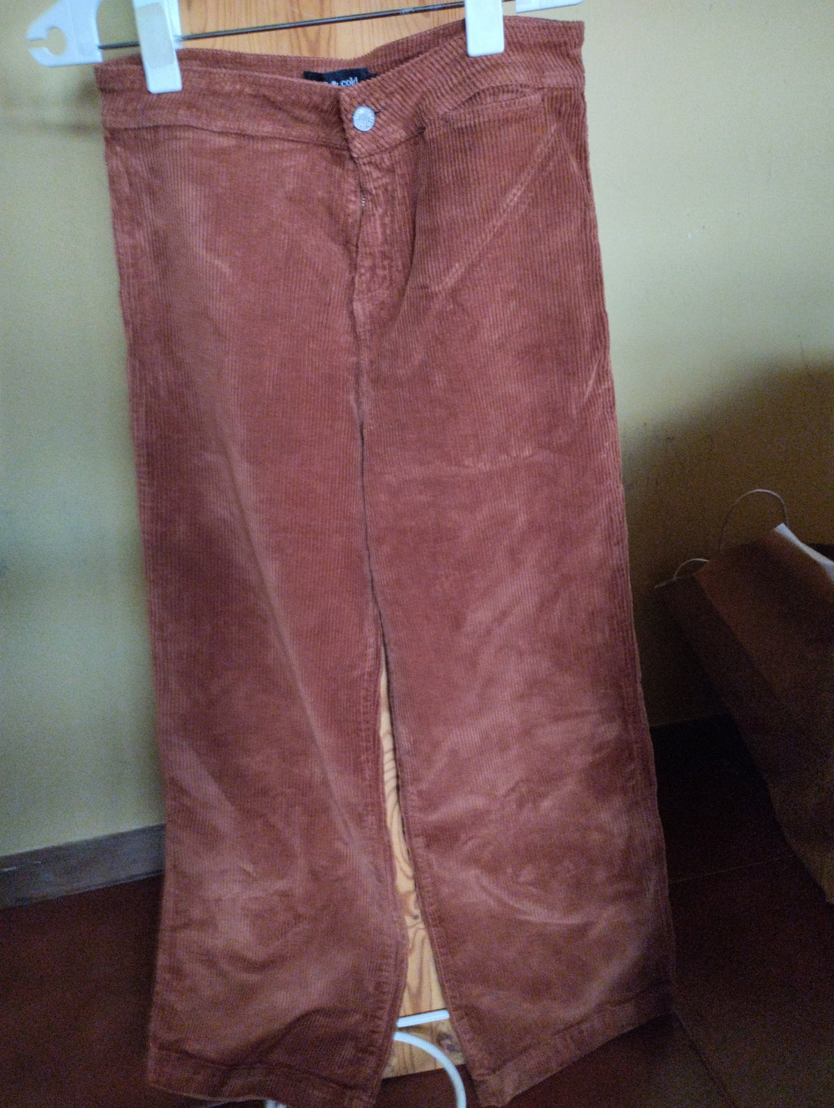 Pantalón pana tabaco