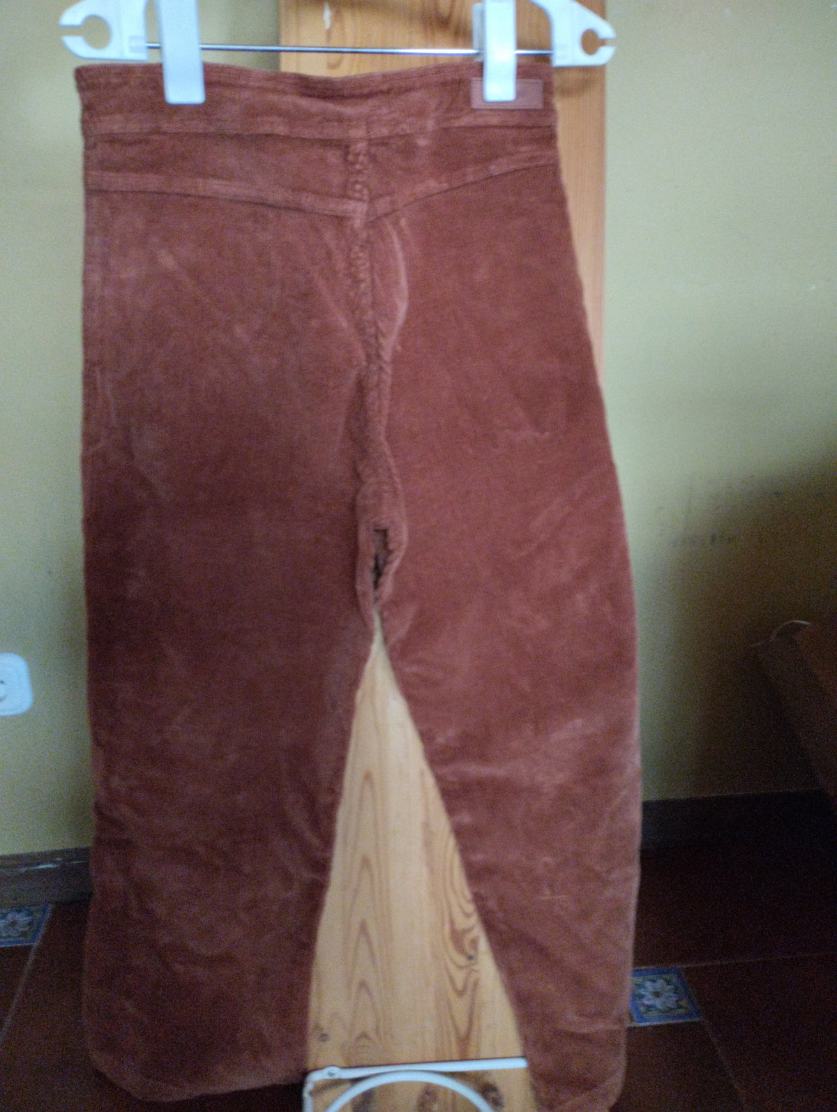 Pantalón pana tabaco