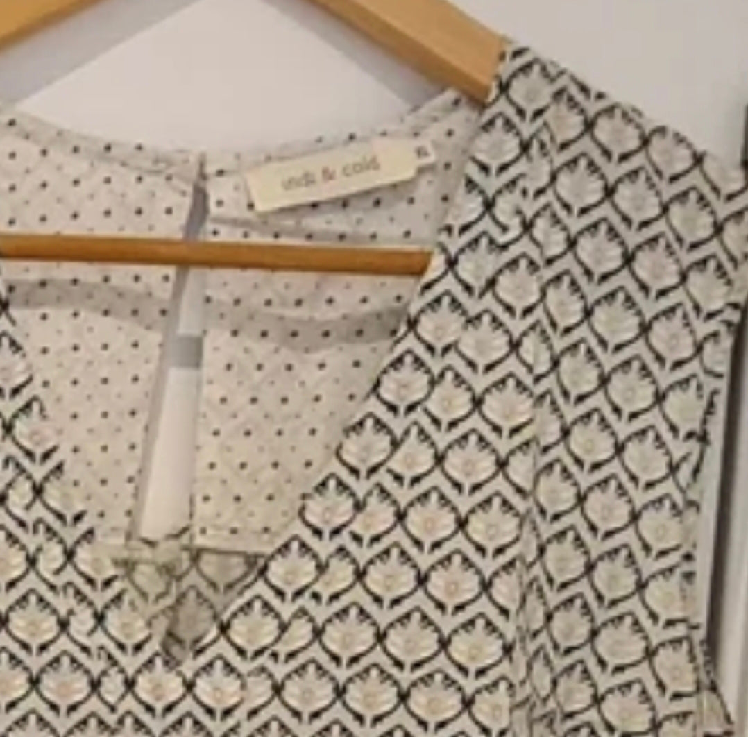 Sleeveless blouse