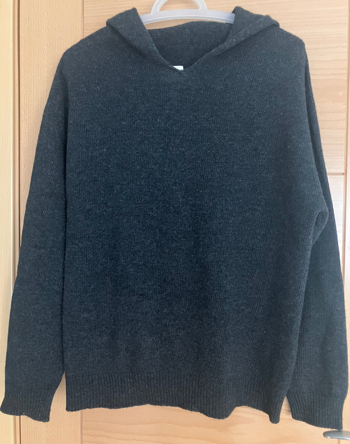 Pull en maille sport à capuche gris foncé