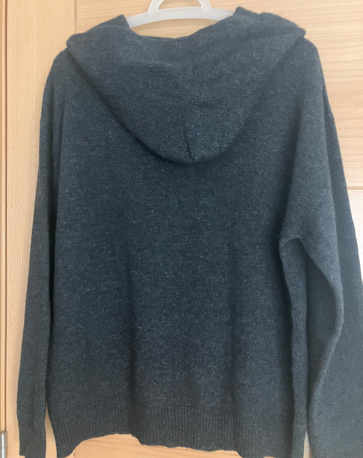 Pull en maille sport à capuche gris foncé