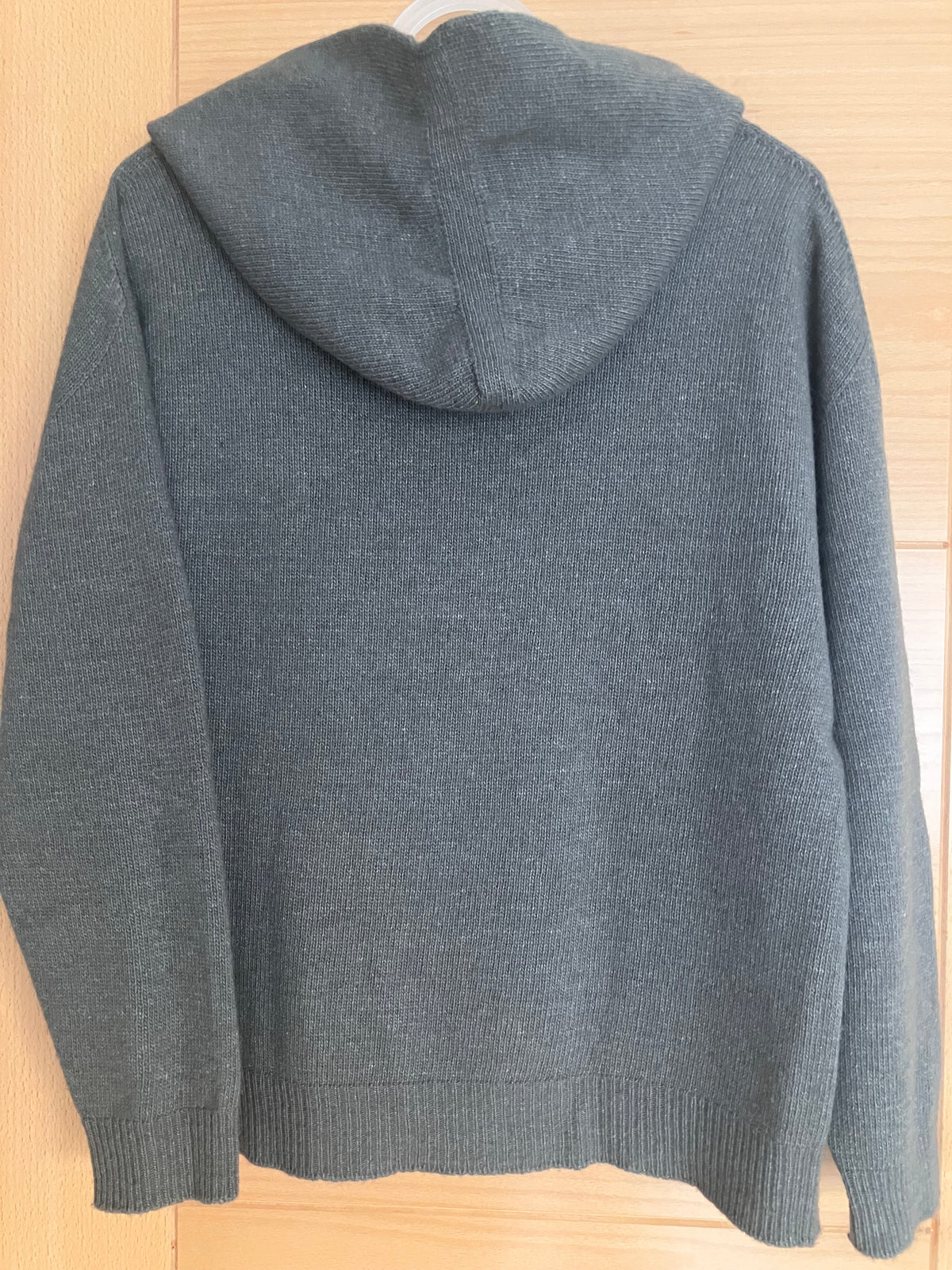 Pull en maille sport à capuche vert kaki