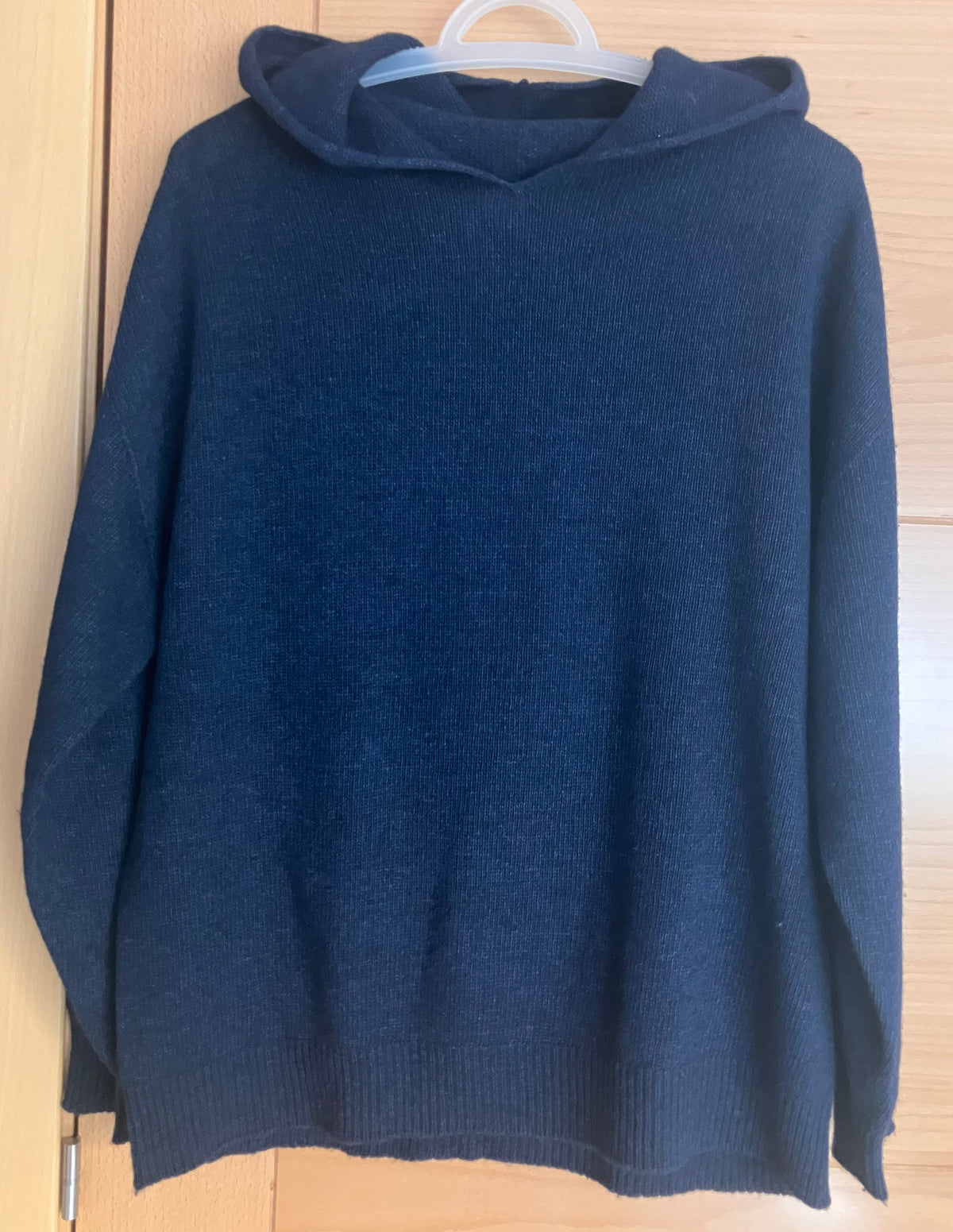 Pull en maille sport à capuche bleu marine