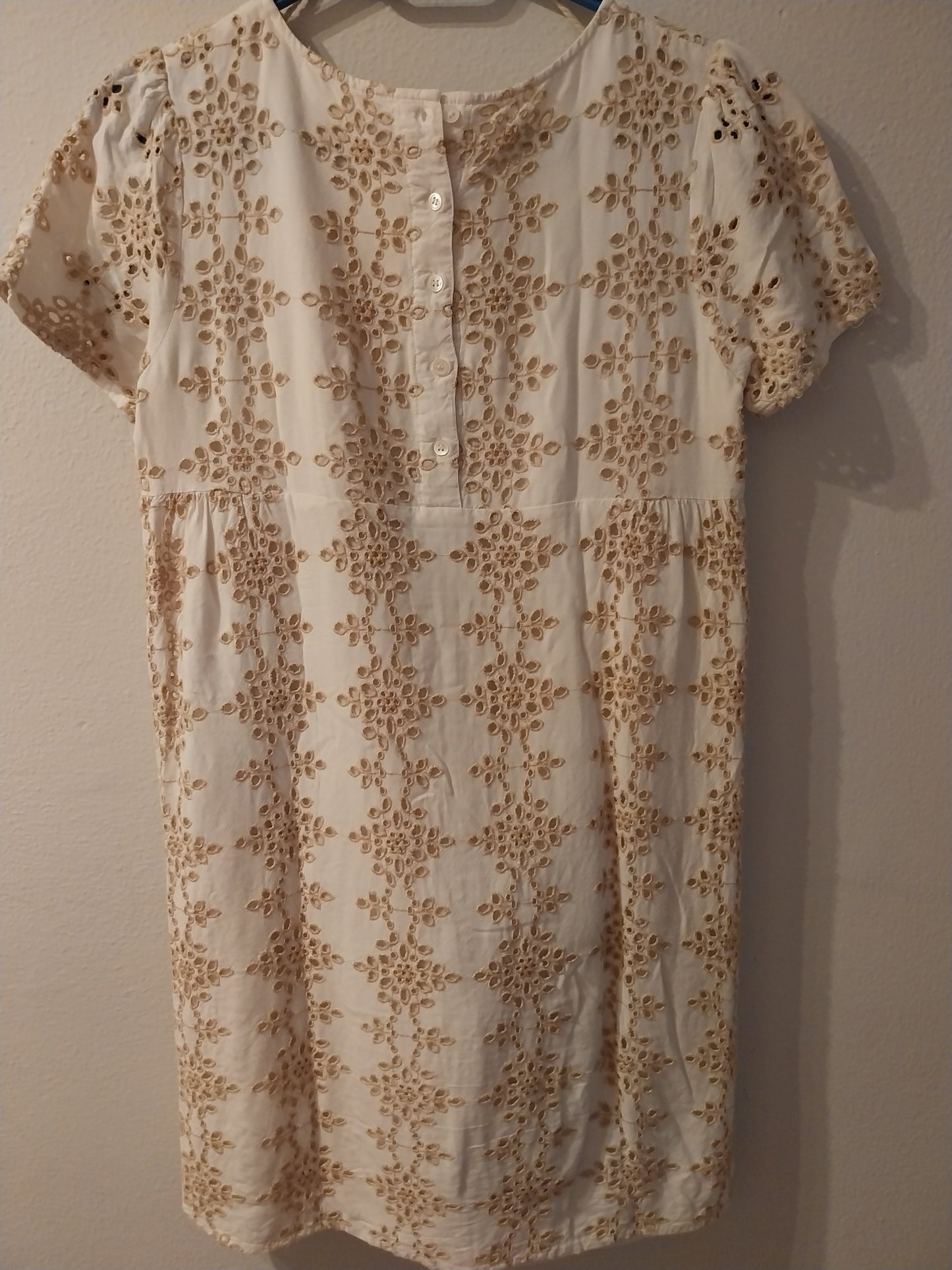 precioso vestido bordado suizo beige