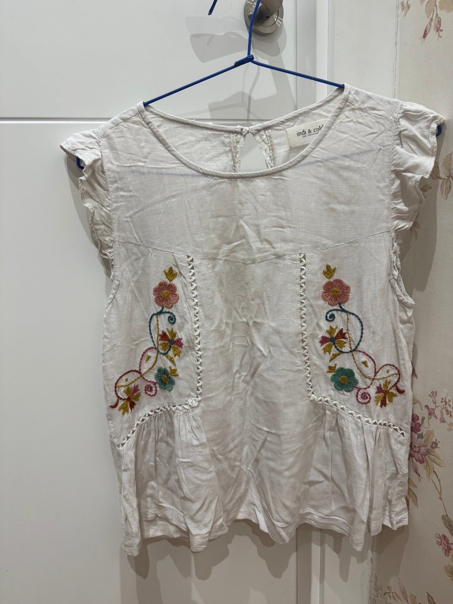 Camisa con manga volantitos