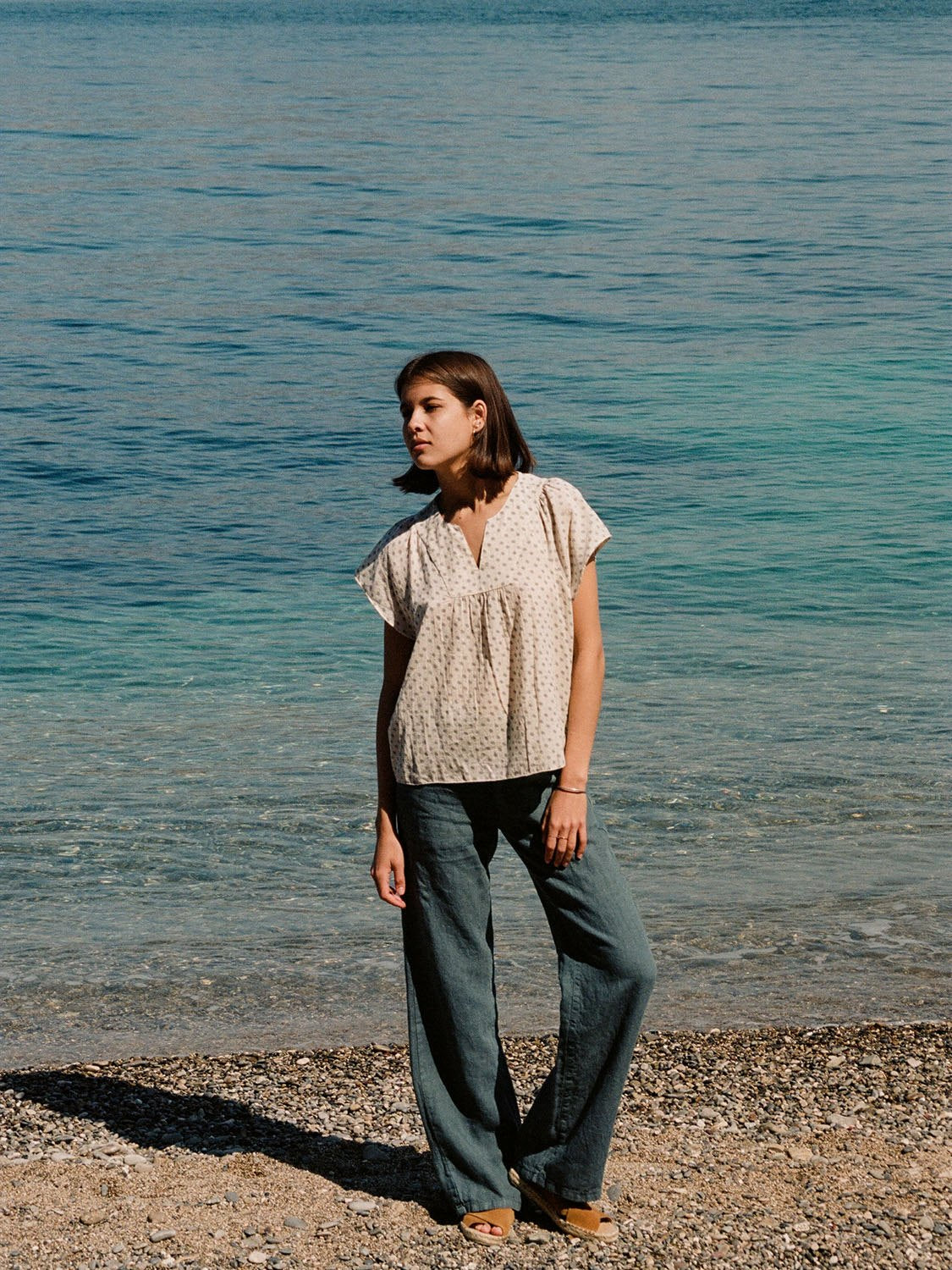 BAY V-NECK BLOUSE