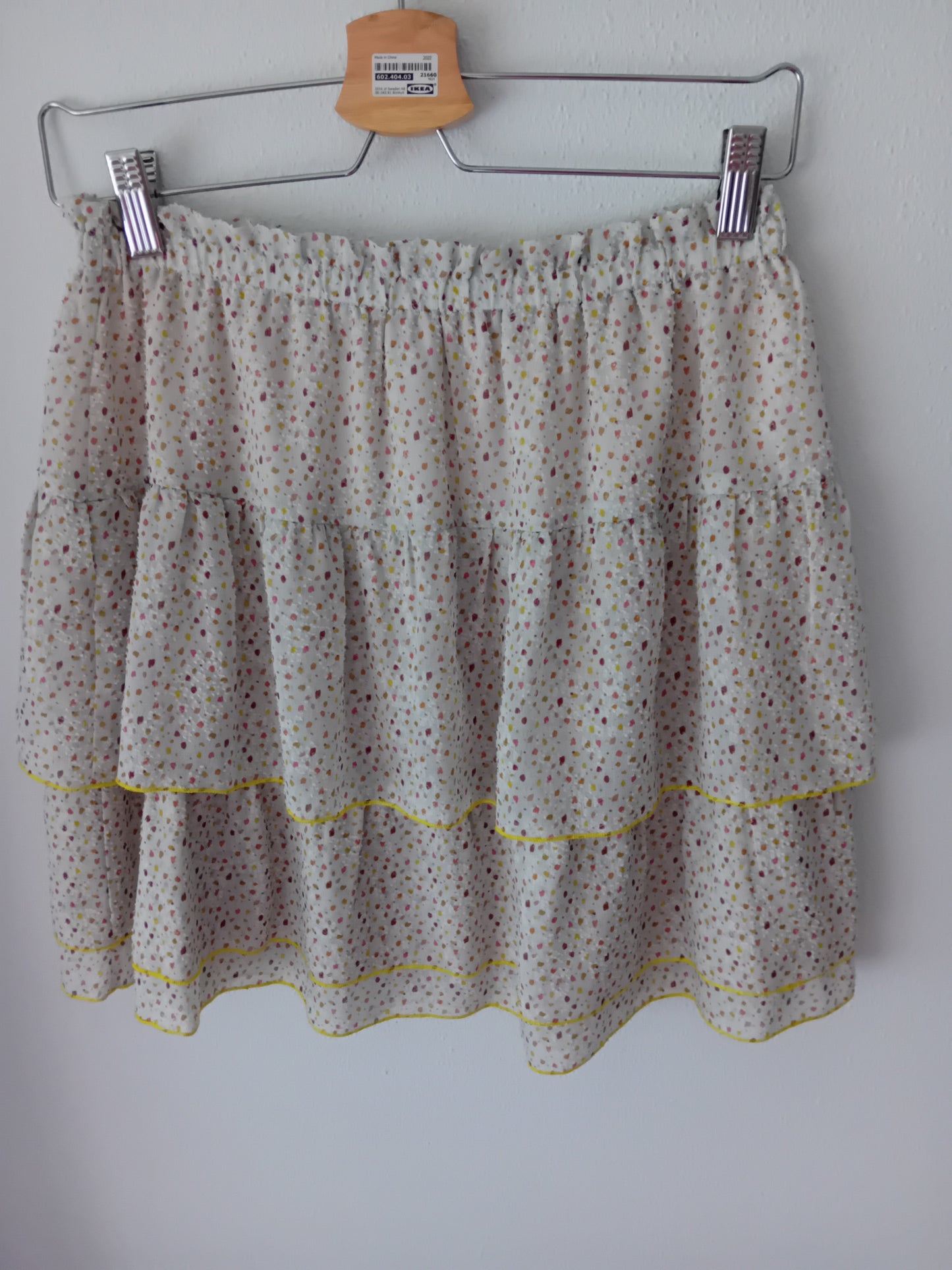 Falda con volante