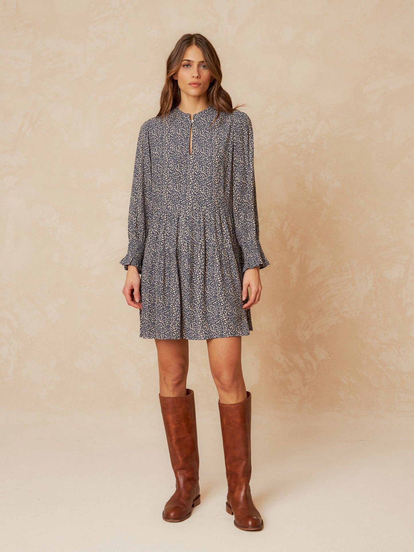 VESTIDO CORTO CREPADO
