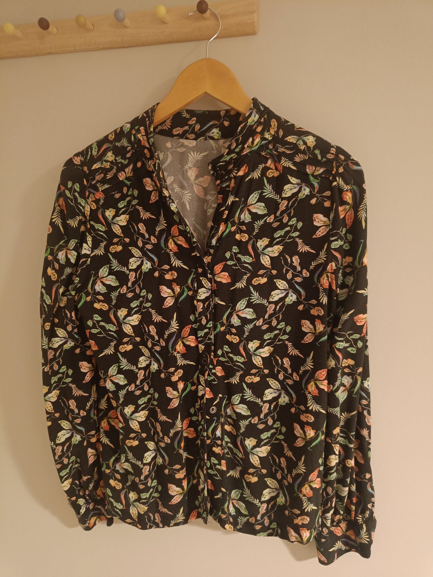 Black leaves shirt