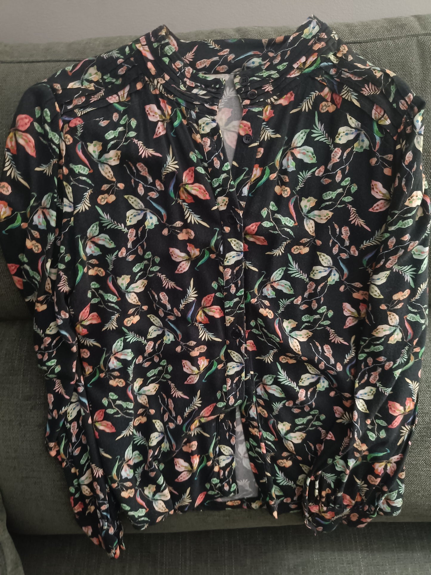 Black leaves shirt