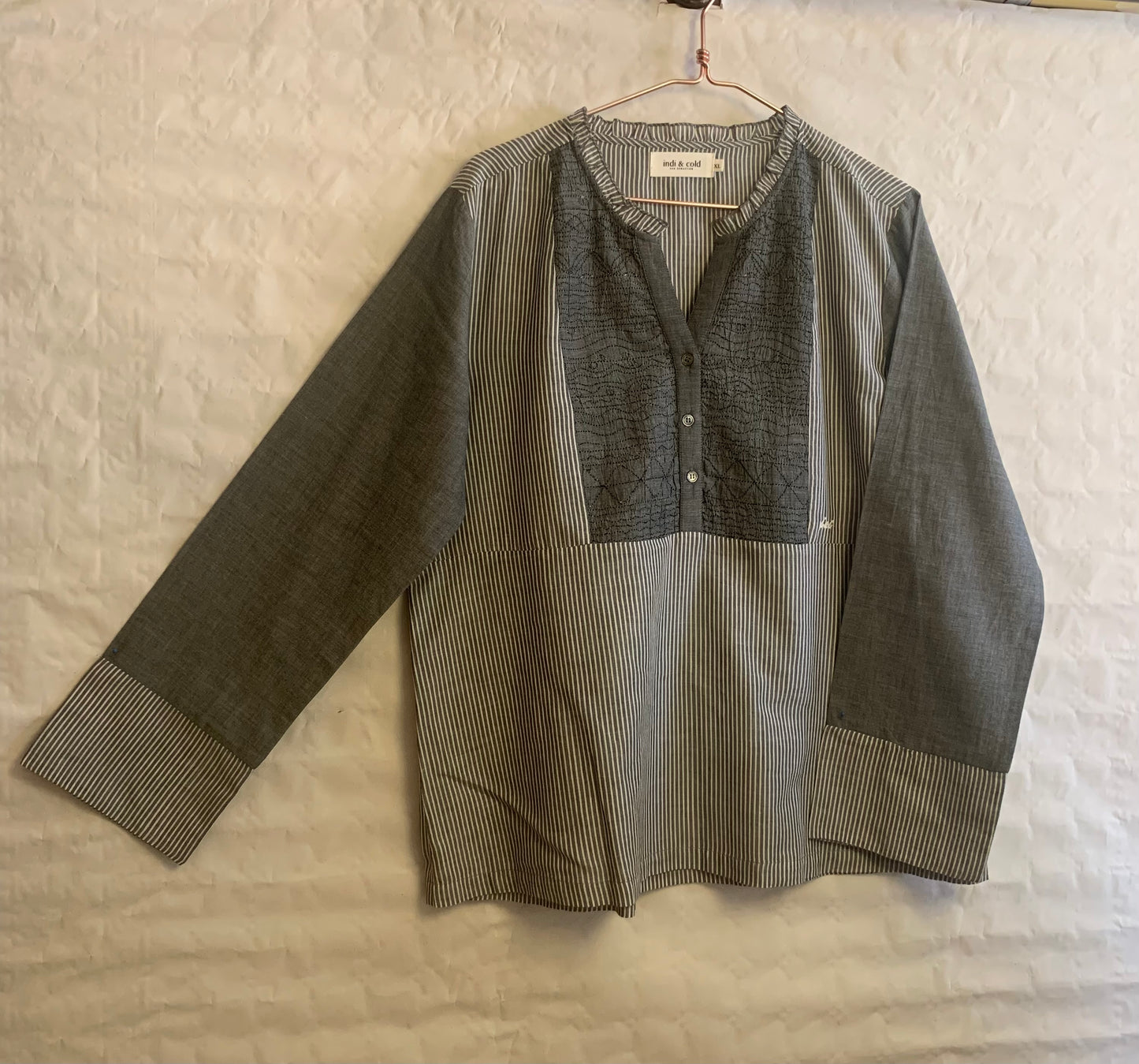 Two-tone gray long-sleeved blouse