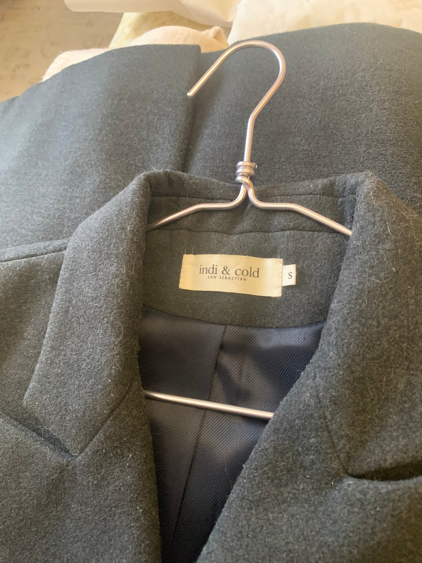manteau en tissu gris