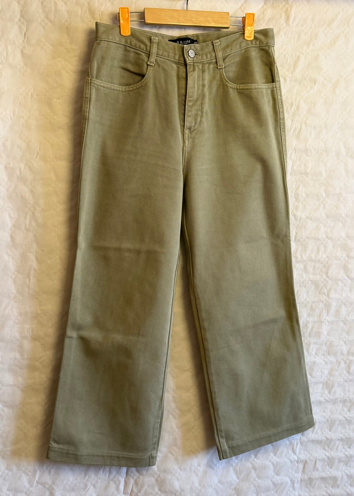PANTALÓN CROP ALGODÓN.