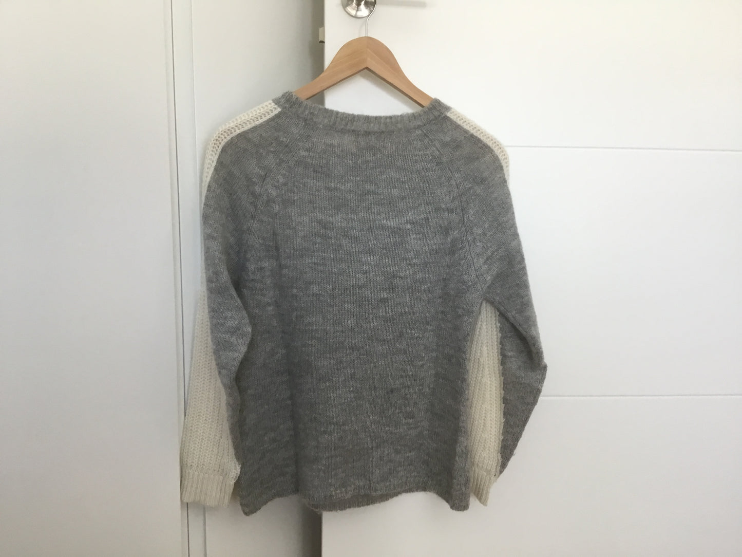 Nice sweater in perfect condition