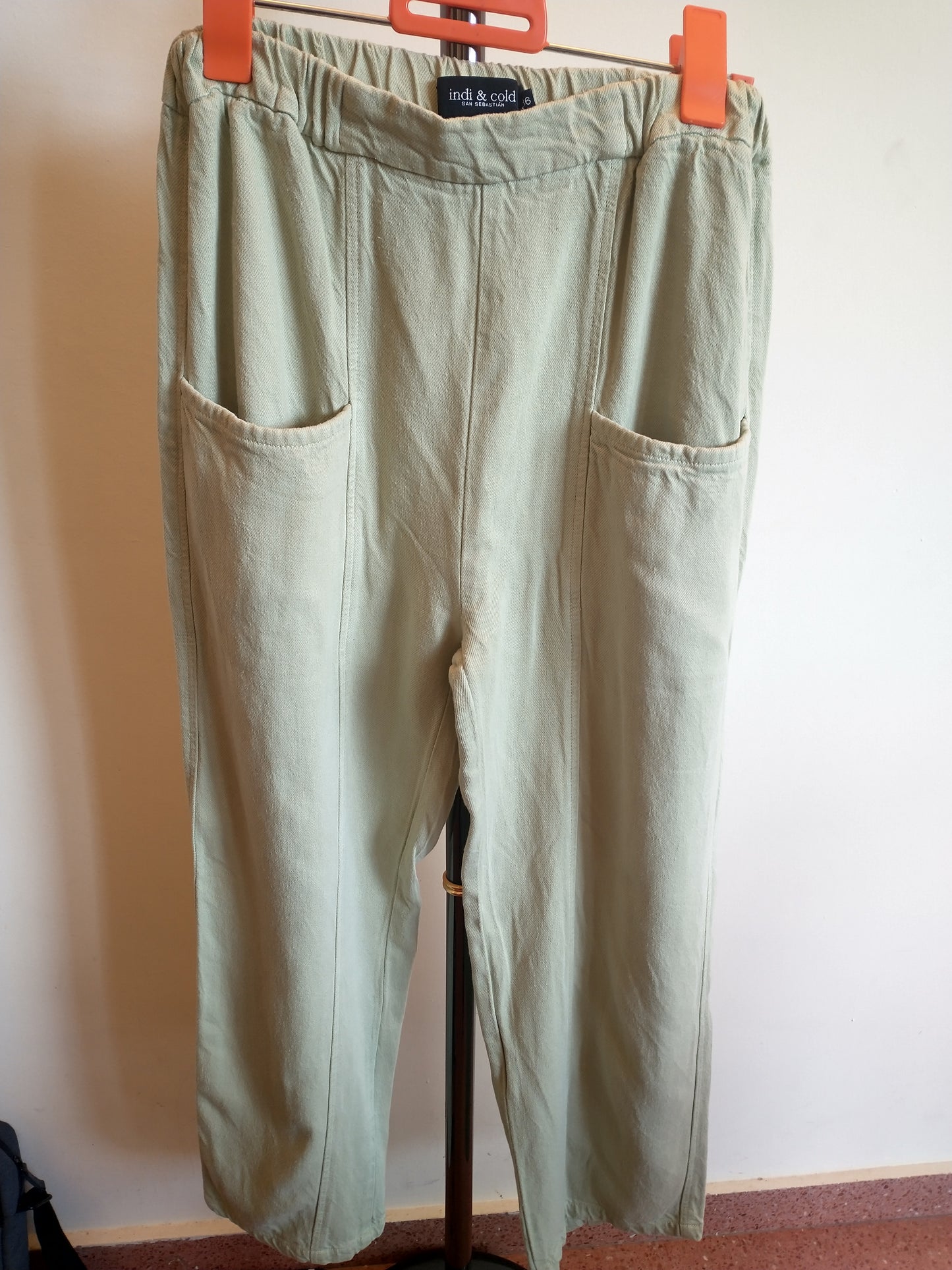 PANTALON CROP AVEC TAILLE ÉLASTIQUÉE