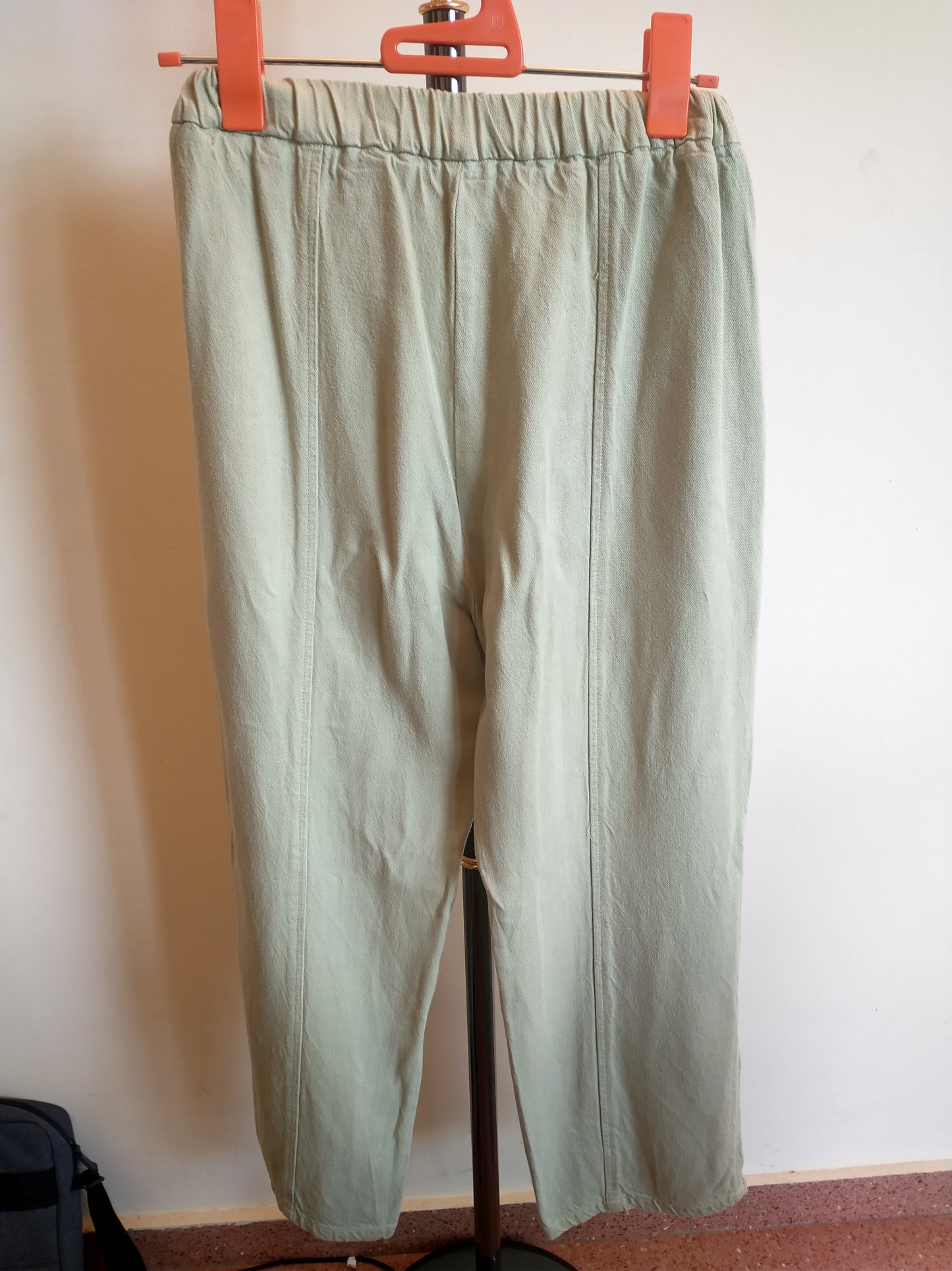 PANTALON CROP AVEC TAILLE ÉLASTIQUÉE