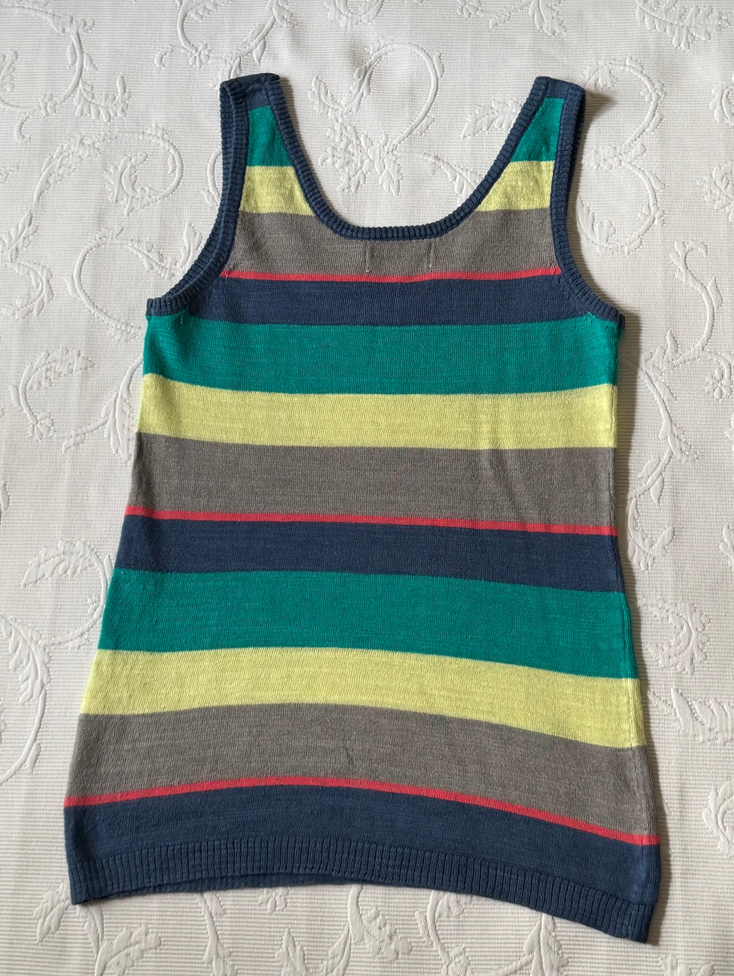 Top de punto multicolor