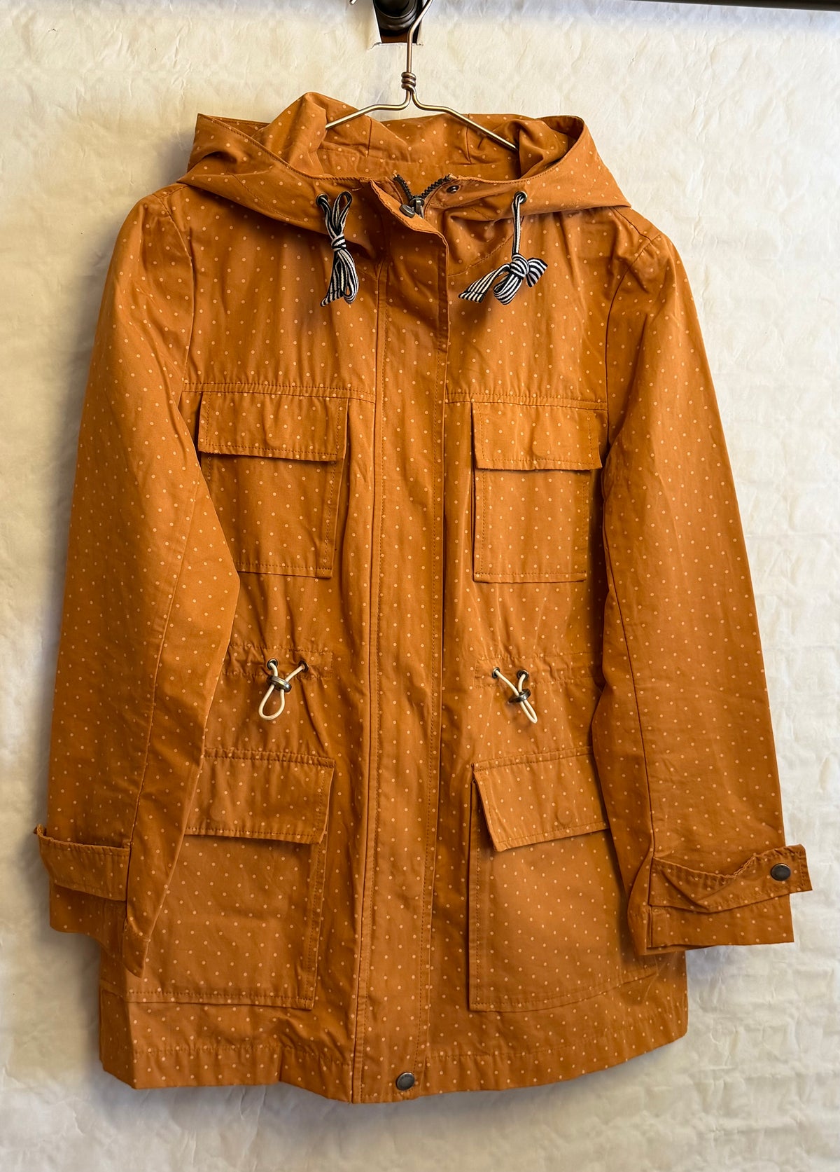 Parka color mango estampado topitos