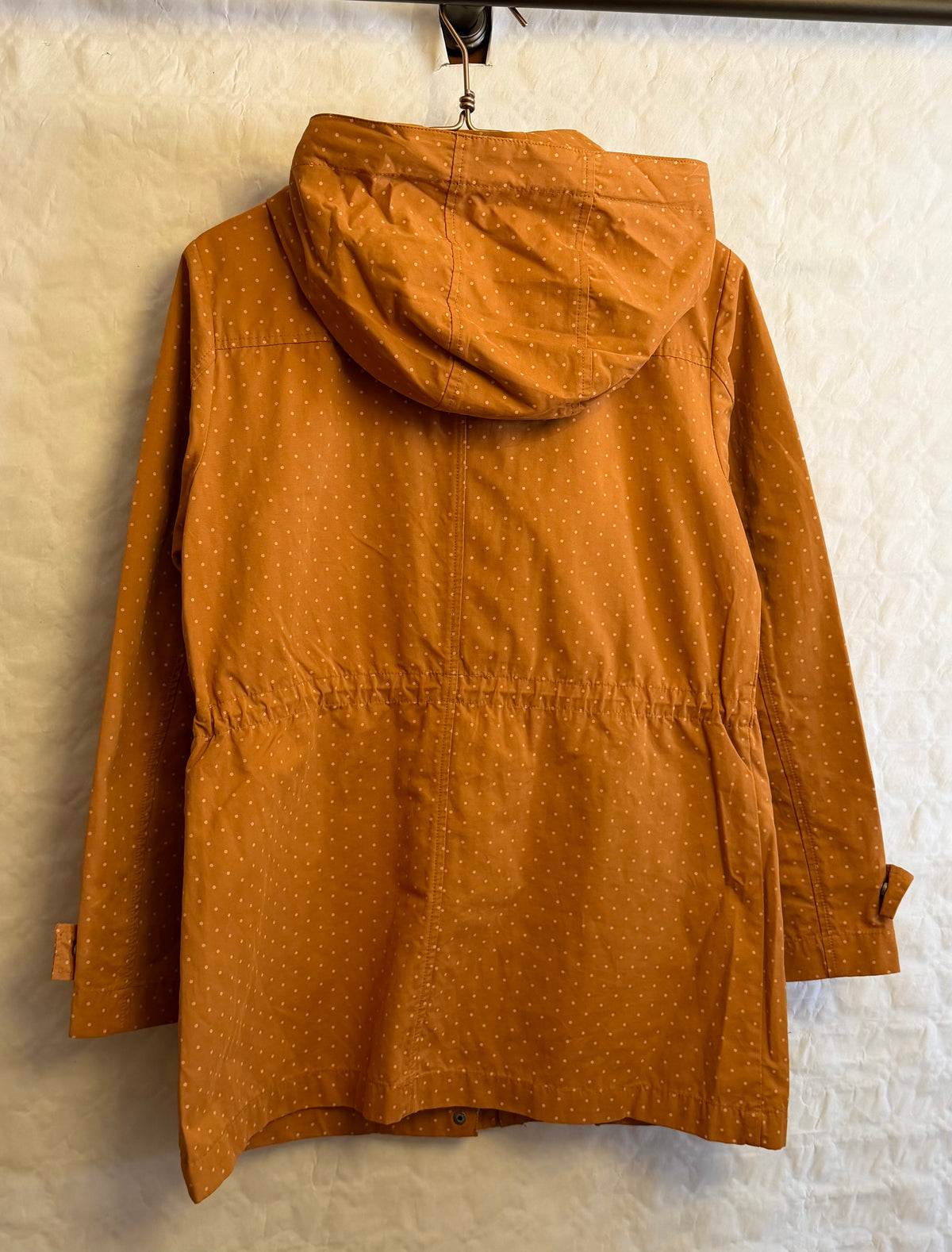 Parka color mango estampado topitos