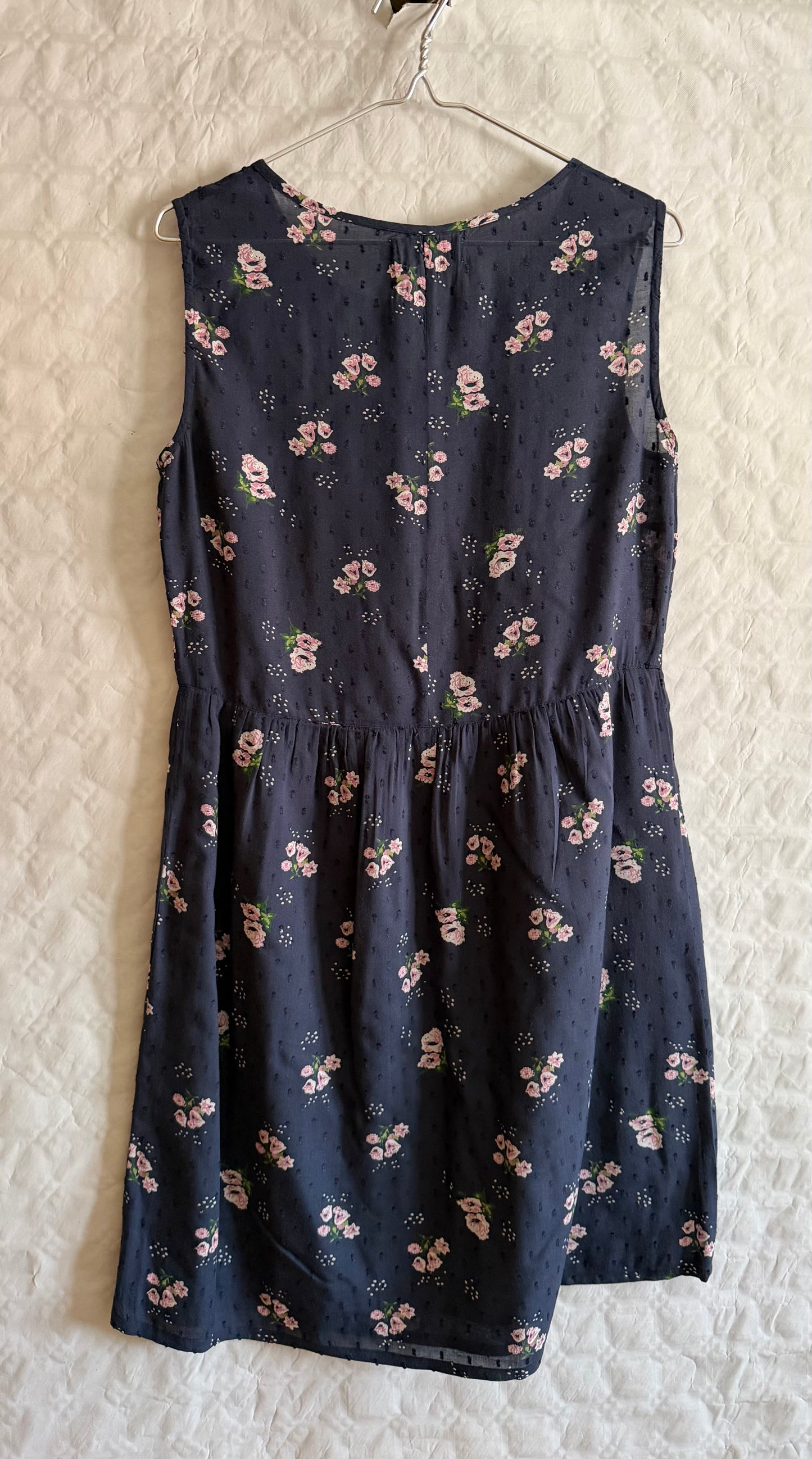 Robe bleu marine à imprimé de roses